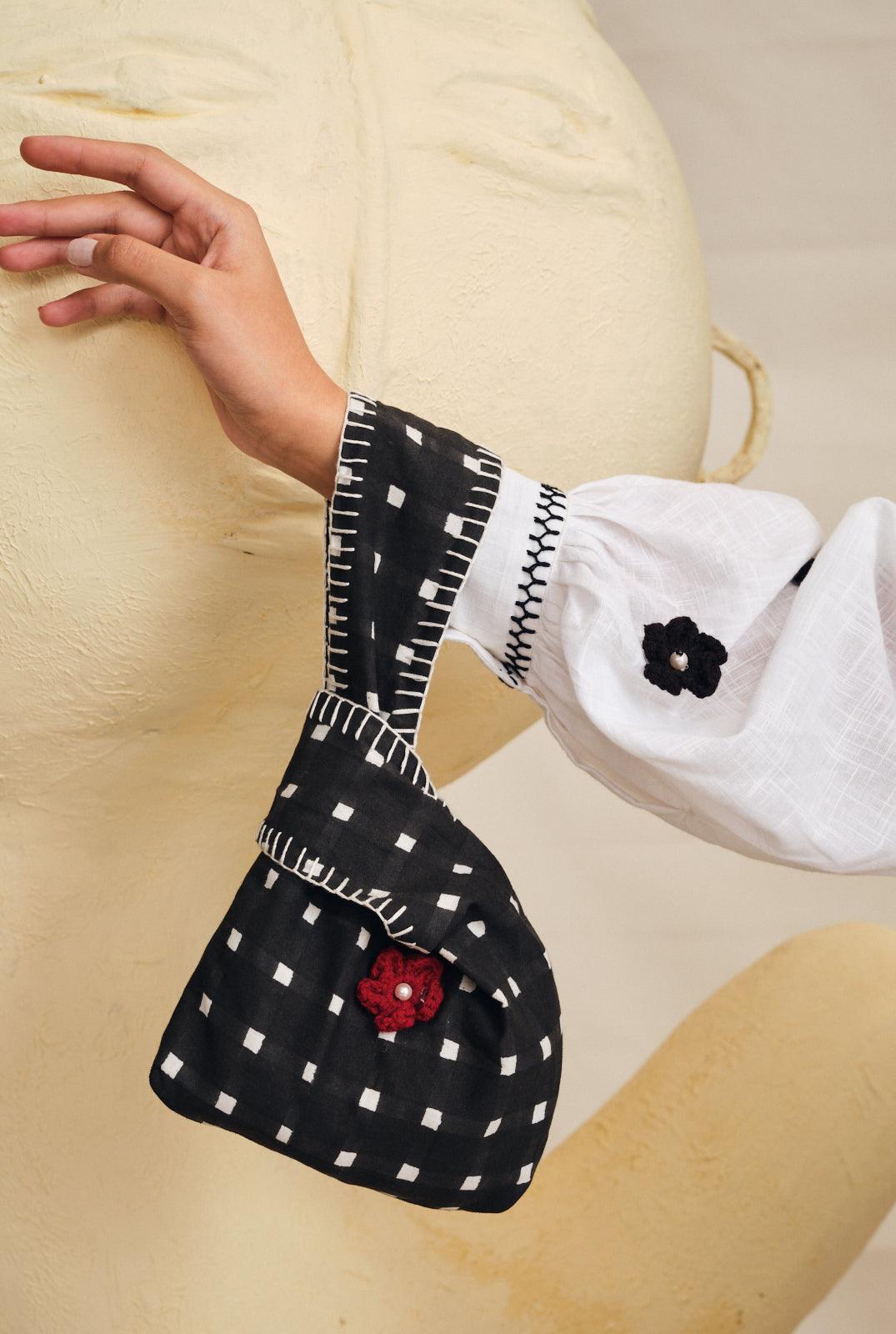 Meso Applique Bib